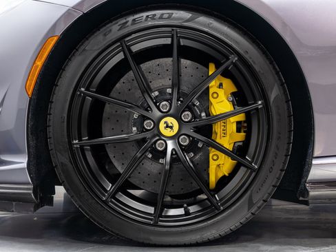 Used 2021 Ferrari 812 GTS image 32