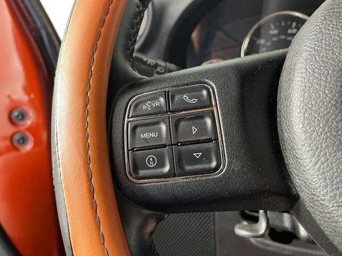 Used 2014 Jeep Wrangler Unlimited Sahara w/ Dual Top Group AWD/4WD image 9