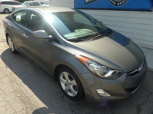 Used 2013 Hyundai Elantra GLS w/ Preferred Pkg FWD image 4