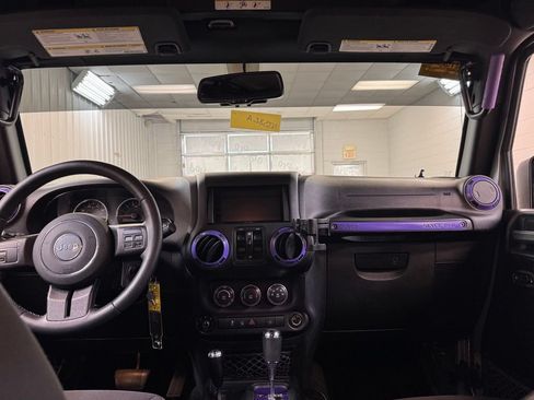 Used 2018 Jeep Wrangler Unlimited Sahara AWD/4WD image 15