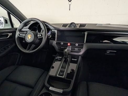 New 2026 Porsche Macan image 22