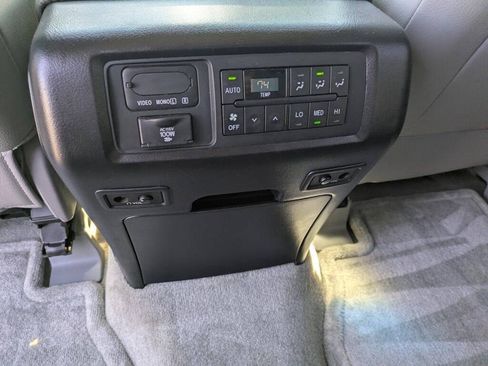 Used 2011 Toyota Sequoia Platinum AWD/4WD image 19