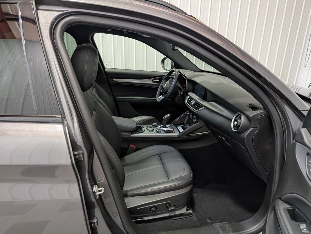 Used 2024 Alfa Romeo Stelvio Ti AWD/4WD image 28