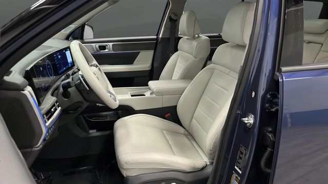Used 2025 Hyundai Santa Fe Limited AWD/4WD image 9