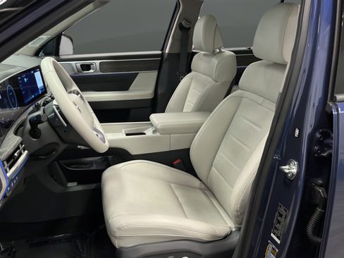 Used 2025 Hyundai Santa Fe Limited AWD/4WD image 9