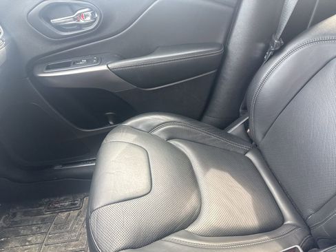 Used 2019 Jeep Cherokee Limited image 10