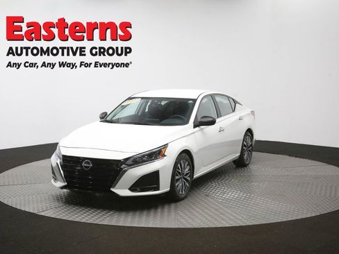 Used 2025 Nissan Altima 2.5 SV FWD image 54