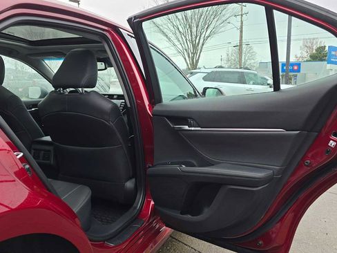 Certified 2018 Toyota Camry XLE image 14