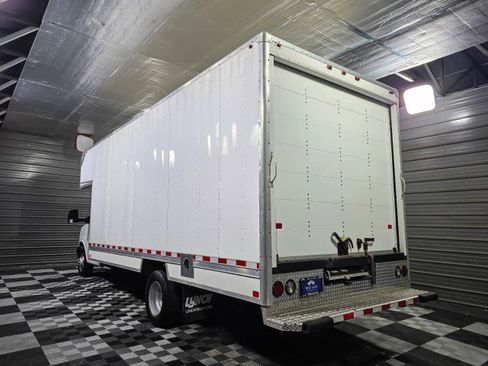 Used 2017 GMC Savana 4500 RWD image 7