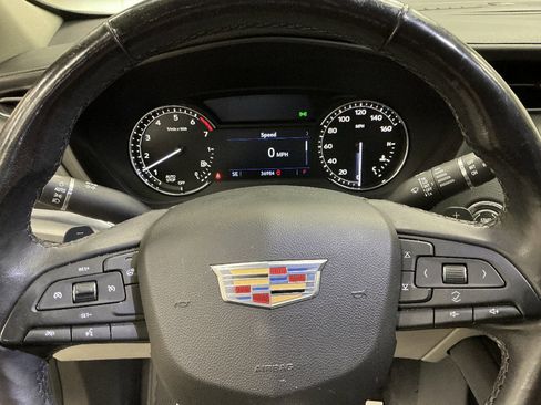 Used 2019 Cadillac XT4 Luxury w/ Cold Weather Package FWD image 12