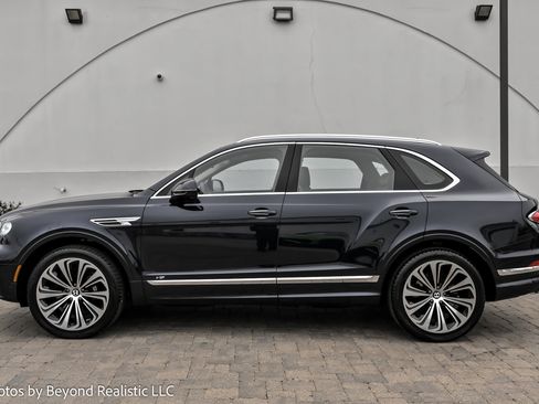 Used 2022 Bentley Bentayga image 5
