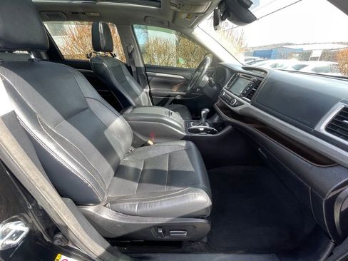 Used 2017 Toyota Highlander Limited Platinum image 8