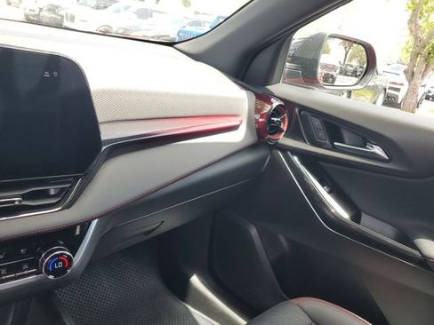 Used 2025 Chevrolet Equinox RS w/ Convenience Package III FWD image 25
