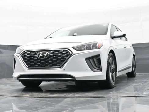 Used 2020 Hyundai Ioniq Limited image 40
