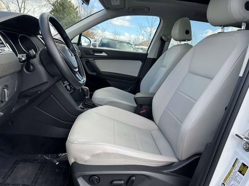 Used 2019 Volkswagen Tiguan SE w/ Panoramic Sunroof Package image 10