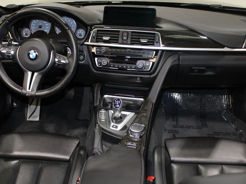 Used 2017 BMW M4 Convertible image 41