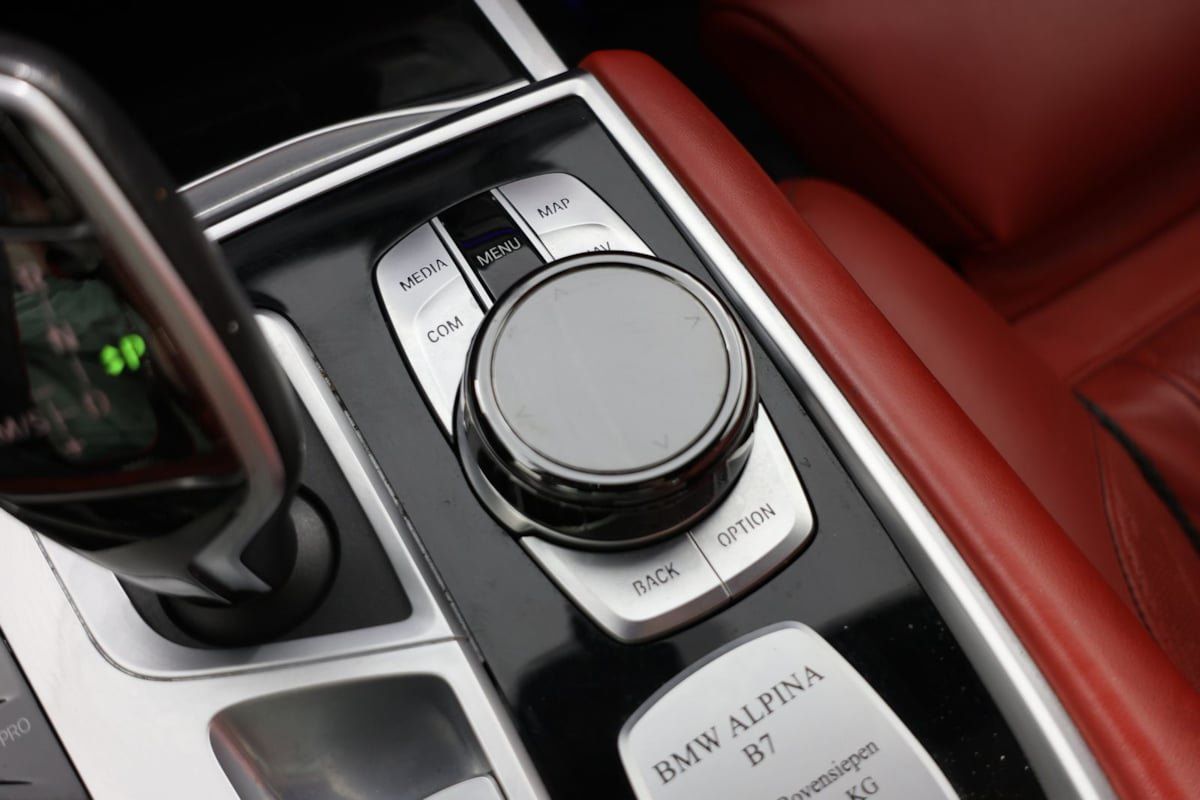 Used 2022 BMW ALPINA B7 xDrive AWD/4WD image 31