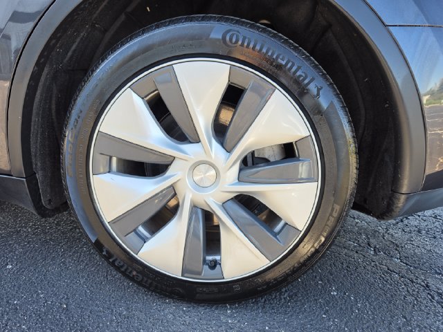 Used 2024 Tesla Model Y Long Range AWD/4WD image 9