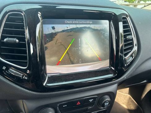 Used 2018 Jeep Compass Limited AWD/4WD image 16