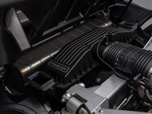 Used 2006 Ford GT RWD image 22
