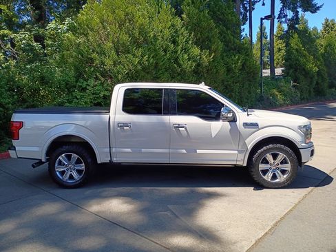 Used 2018 Ford F150 Platinum w/ Equipment Group 701A Luxury AWD/4WD image 3