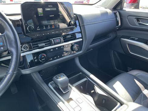 Used 2022 Nissan Pathfinder Platinum w/ Cargo Package AWD/4WD image 25