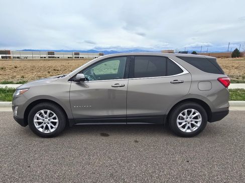 Used 2018 Chevrolet Equinox LT image 2