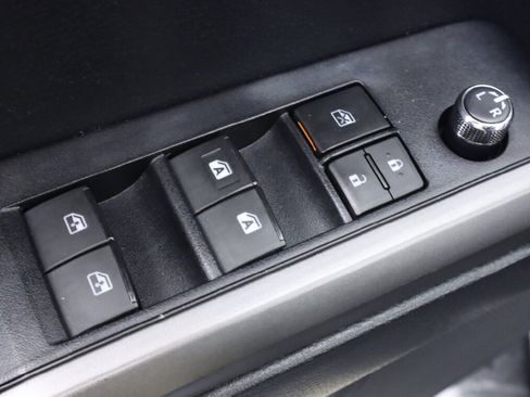 Used 2016 Toyota Tacoma TRD Sport w/ Premium & Technology Package image 28