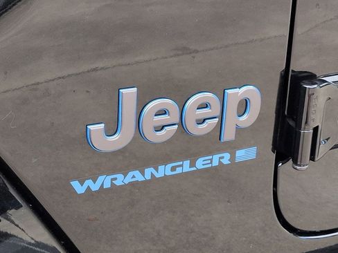 Used 2025 Jeep Wrangler Unlimited Sahara AWD/4WD image 5