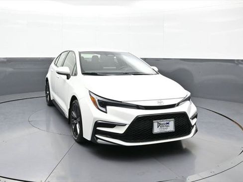 Certified 2026 Toyota Corolla SE FWD image 3