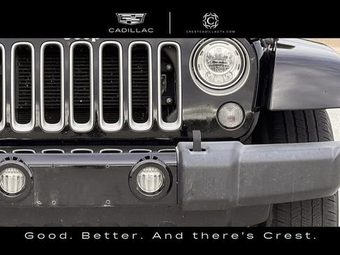 Used 2018 Jeep Wrangler Sahara w/ Connectivity Group AWD/4WD image 9