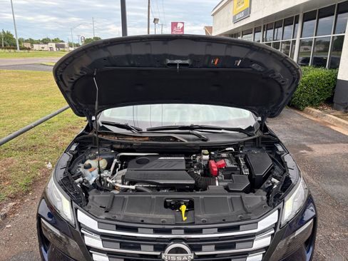 Used 2025 Nissan Rogue SV AWD/4WD image 29
