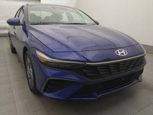 Used 2024 Hyundai Elantra SEL FWD image 13
