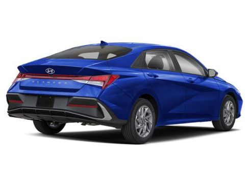 Used 2024 Hyundai Elantra SEL FWD image 2