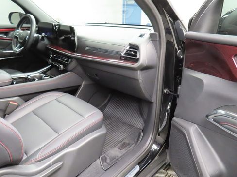Used 2024 Chevrolet Traverse Z71 w/ LPO, Floor Liner Package AWD/4WD image 40