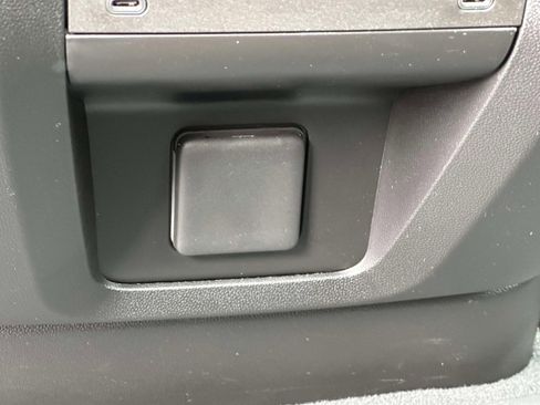 Used 2025 GMC Yukon XL Elevation w/ Technology Package AWD/4WD image 13