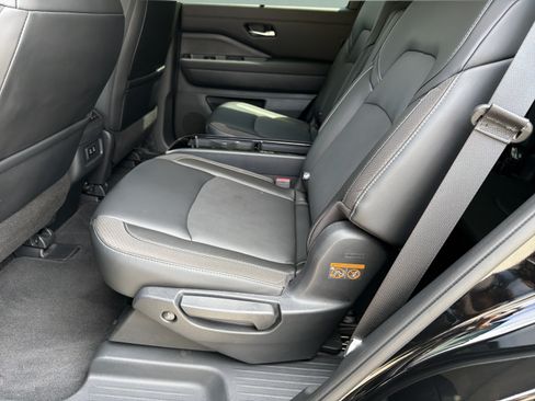 Used 2026 Nissan Pathfinder SL w/ SL Premium Package FWD image 24