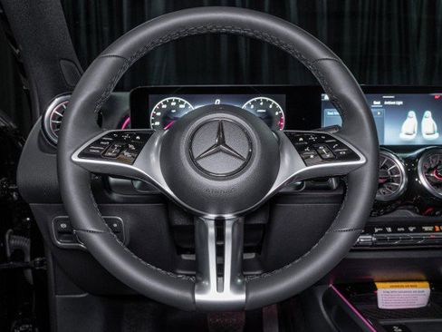 Certified 2025 Mercedes-Benz GLB 250 image 19