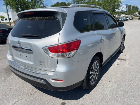 Used 2015 Nissan Pathfinder SV FWD image 6