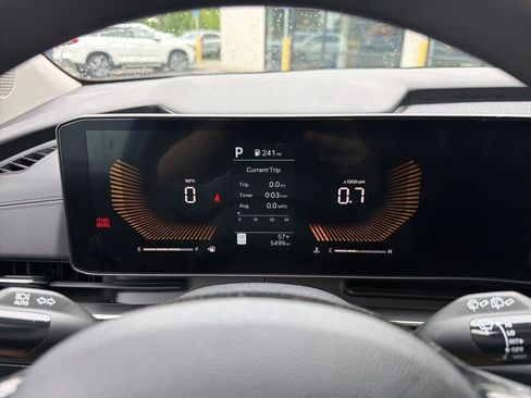New 2025 Kia Carnival LX FWD image 27