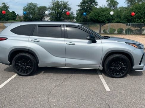 Used 2021 Toyota Highlander XSE AWD/4WD image 4