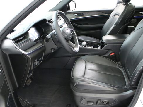 Used 2023 Jeep Grand Cherokee L Overland w/ MOPAR Finishing Package AWD/4WD image 26