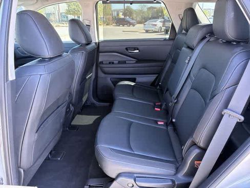 Used 2022 Nissan Pathfinder SL image 20