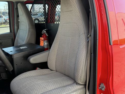 Used 2016 Chevrolet Express 2500 image 8