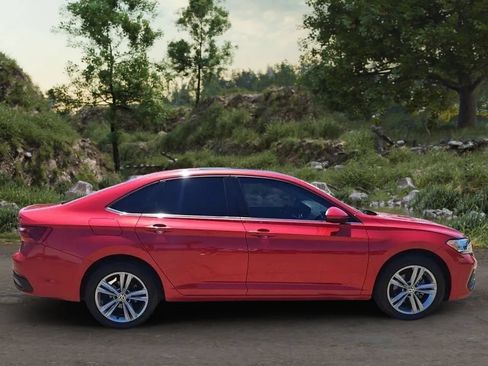 Used 2022 Volkswagen Jetta SE w/ Panoramic Sunroof Package FWD image 8