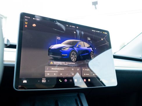Used 2022 Tesla Model Y Long Range AWD/4WD image 30
