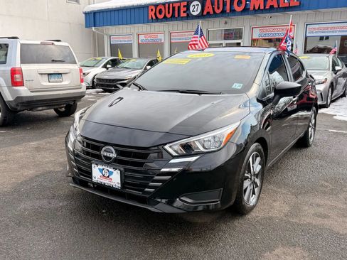 Used 2023 Nissan Versa SV image 4