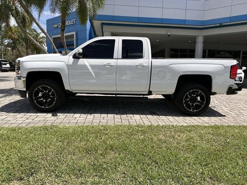 Used 2018 Chevrolet Silverado 1500 LT RWD image 32