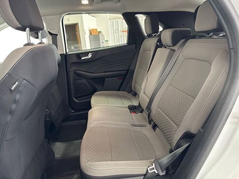 Used 2021 Ford Escape SE w/ SE Sport Appearance Package image 18