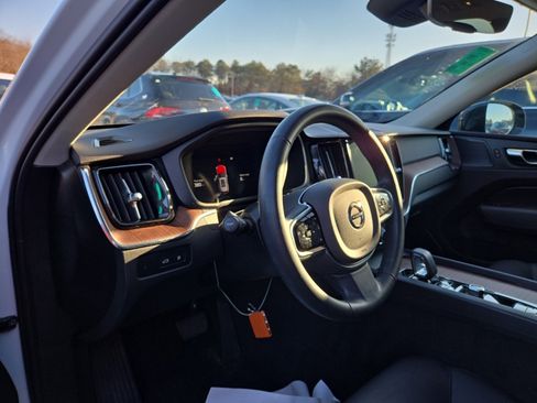 Used 2024 Volvo XC60 T8 Plus image 10